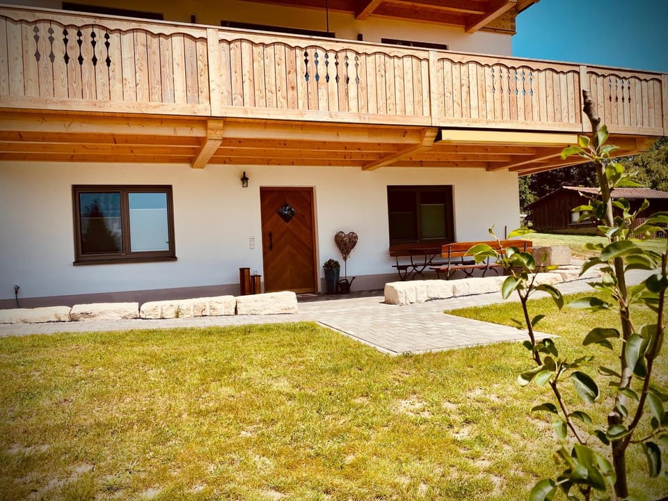 Facade/entrance, Balcony/Terrace