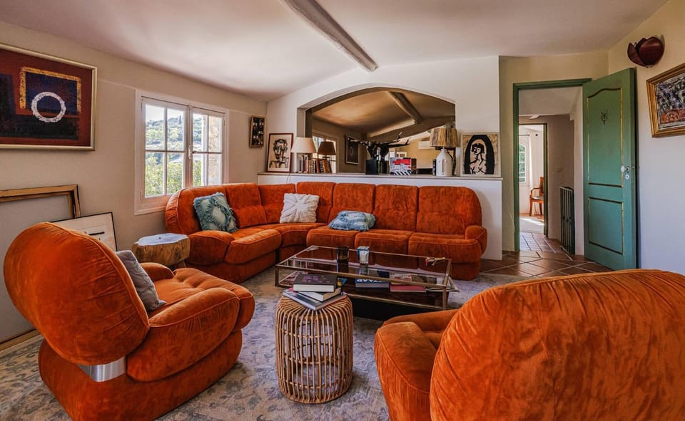 Communal lounge/ TV room, Living room