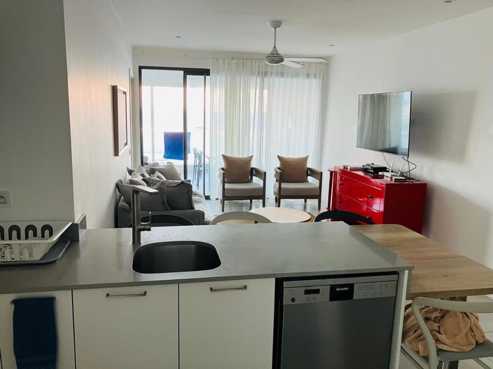 TV and multimedia, Kitchen or kitchenette, Seating area, Dining area, dishwasher, oven
