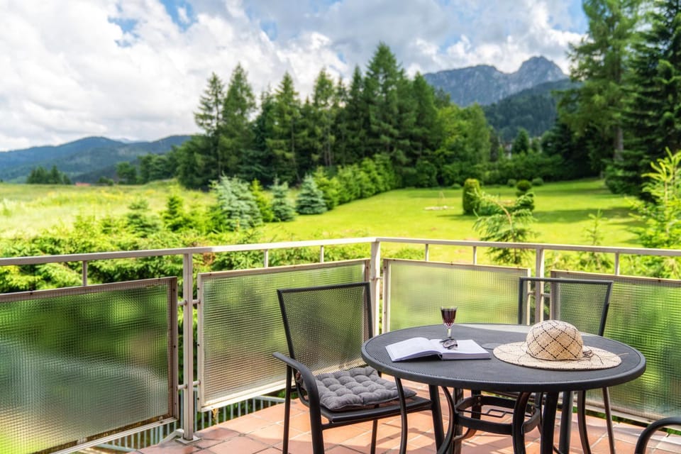Spring, Natural landscape, Balcony/Terrace, Mountain view