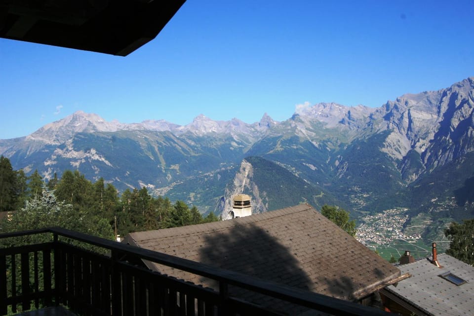 Chalet Dalecarlia Chalet in Riddes