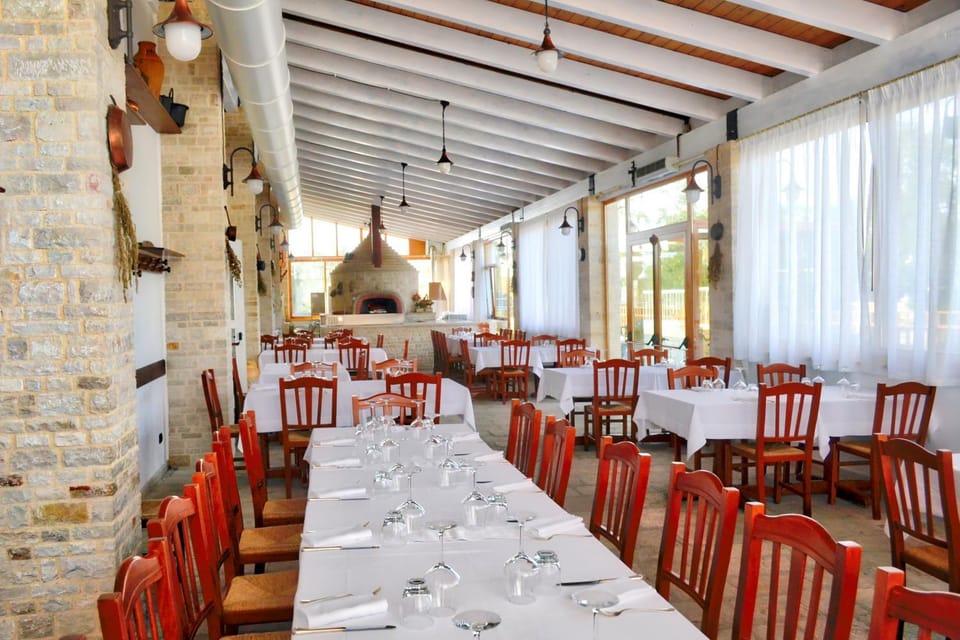 Restaurant/places to eat, Communal lounge/ TV room, Food close-up, Children play ground, Garden, Nightclub / DJ, Lounge or bar, Kids's club, Evening entertainment, Pets, Garden view, Alcoholic drinks, Non alcoholic drinks