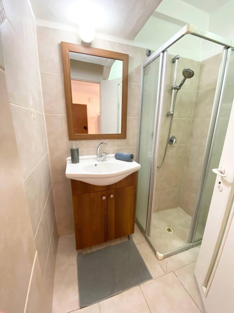 Shower, Toilet