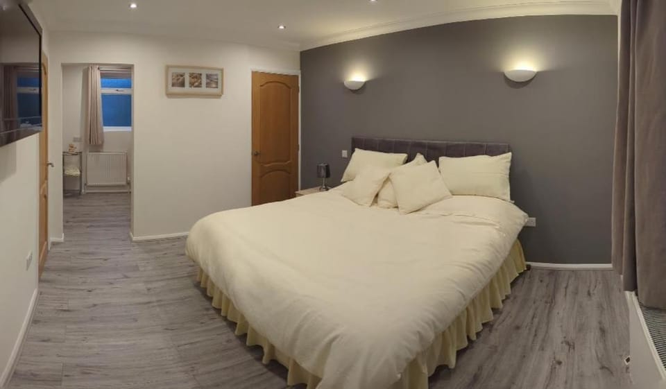 1 Bedroom property - 5 minutes from the beach Apartment in Arun District