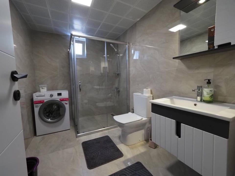 Shower, Toilet, Bathroom, washing machine
