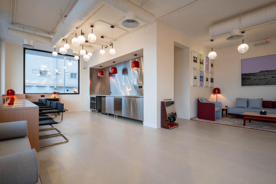 Coffee/tea facilities, Seating area