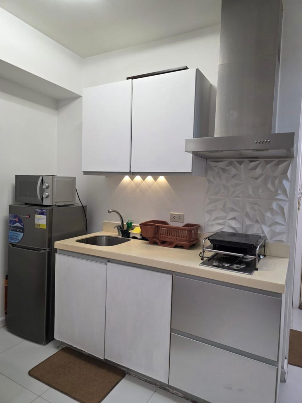 Casa Serenity Staycation at Azure parañaque with 1 bedroom good for 1 to 4 pax airconditioned room and pool view near sm bicutan Apartment hotel in Paranaque