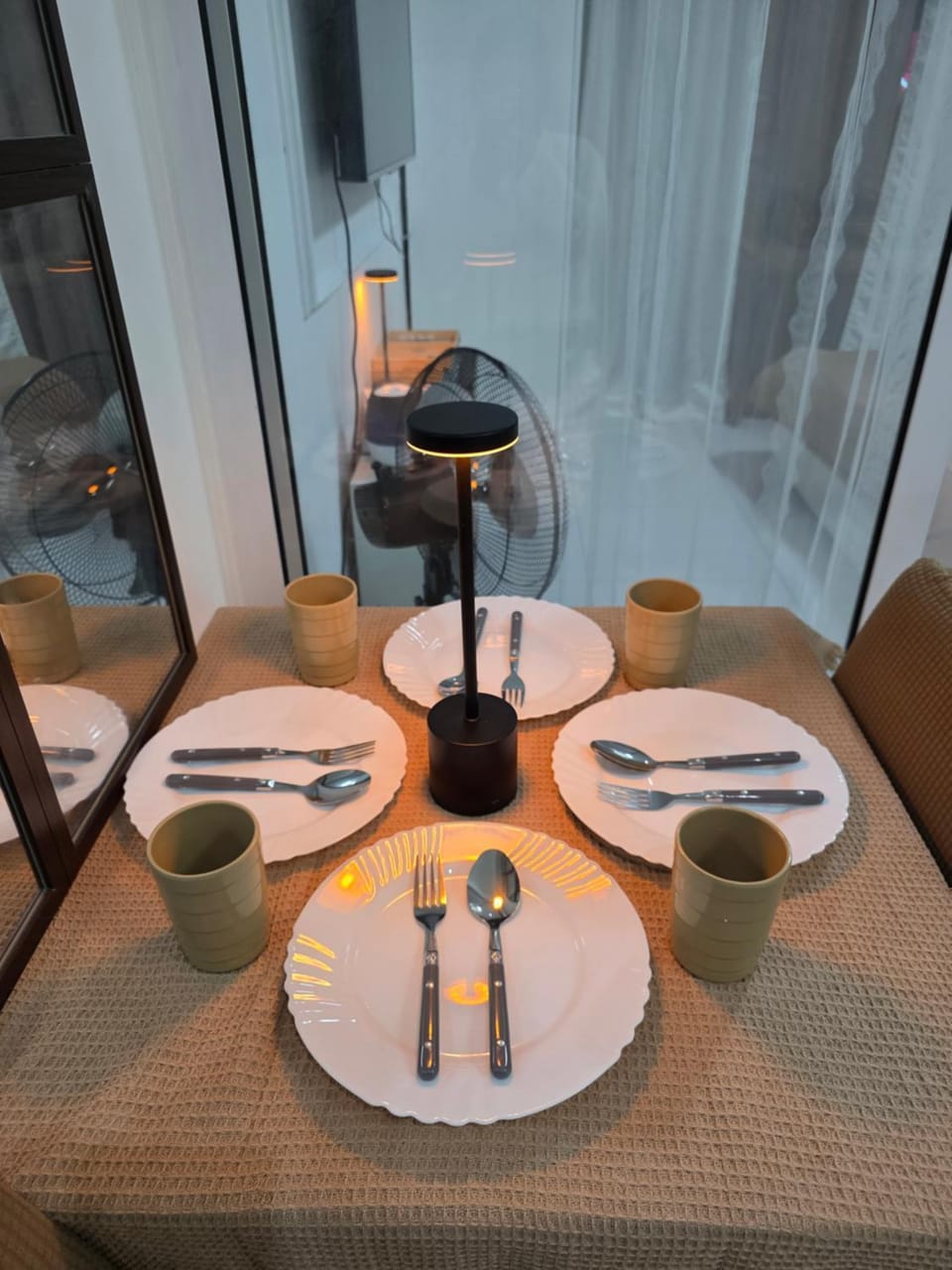 Casa Serenity Staycation at Azure parañaque with 1 bedroom good for 1 to 4 pax airconditioned room and pool view near sm bicutan Apartment hotel in Paranaque