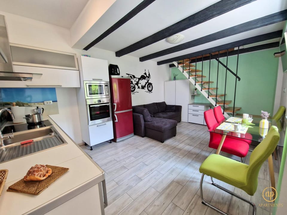 Kitchen or kitchenette, Living room, stove