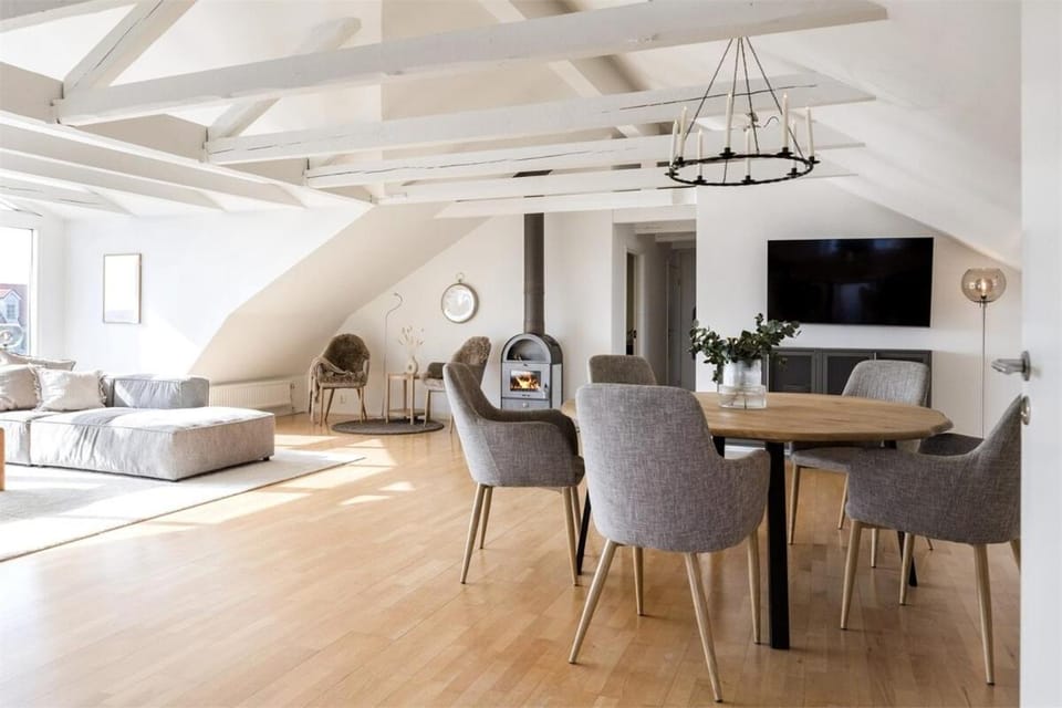 TV and multimedia, Living room, Dining area