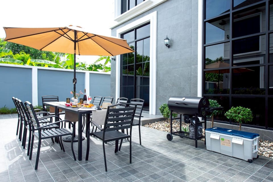BBQ facilities, Dining area