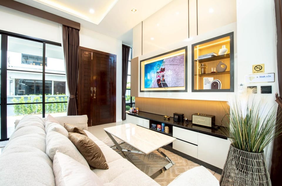 TV and multimedia, Living room, Seating area