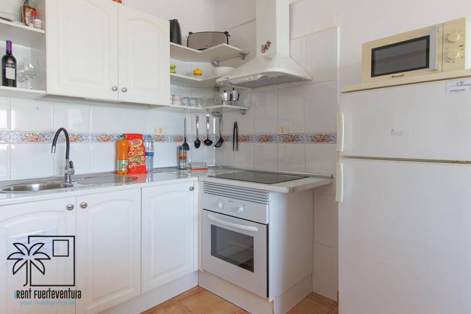 Coffee/tea facilities, Kitchen or kitchenette, microwave, oven, pet friendly, stove, toaster