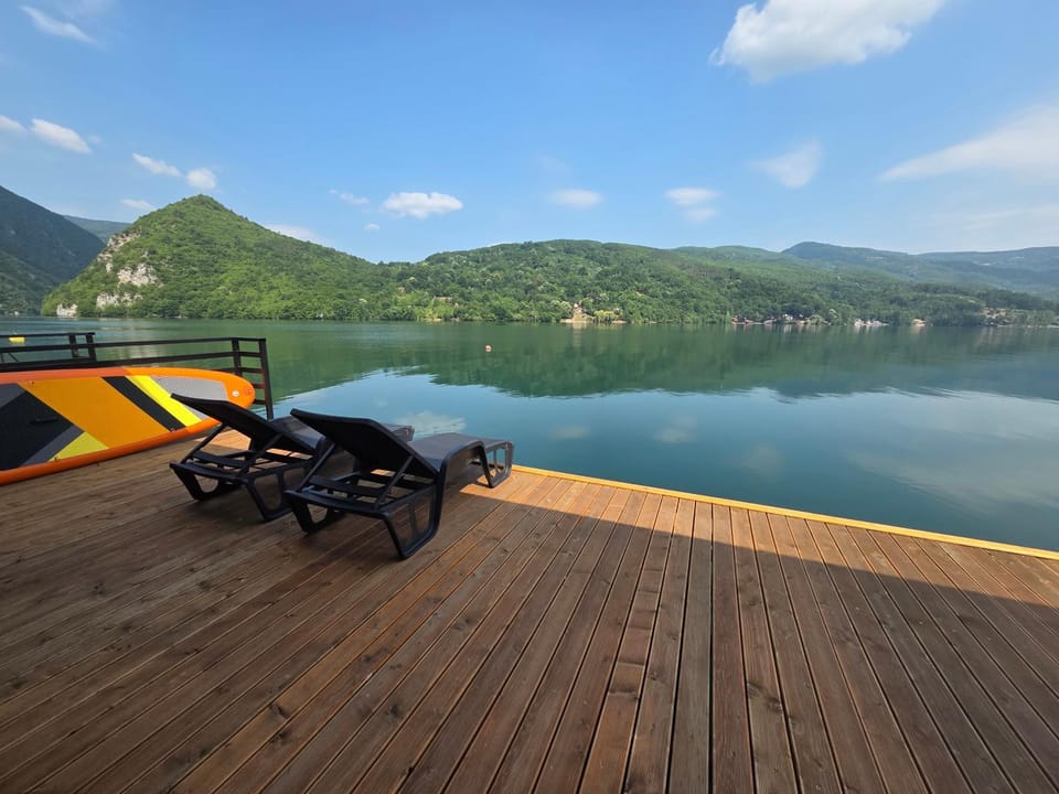 Villas Mlecika and Zvoncic- Jezero Lake Perucac Villa in Zlatibor District, Serbia
