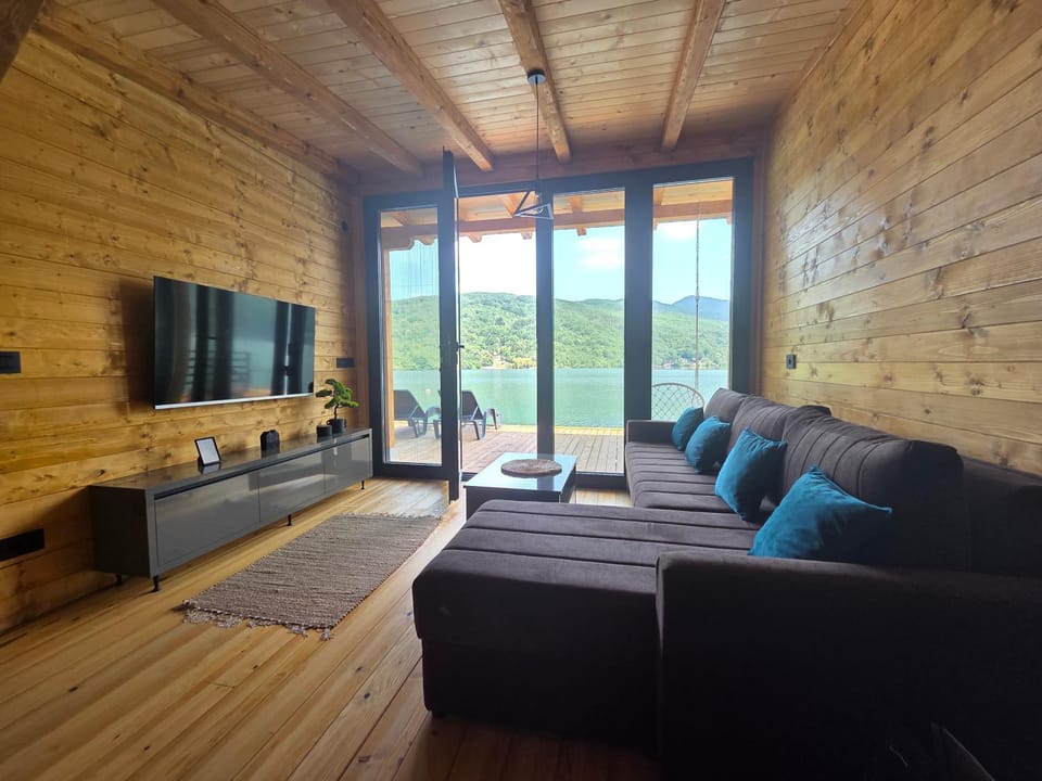 Villas Mlecika and Zvoncic- Jezero Lake Perucac Villa in Zlatibor District, Serbia