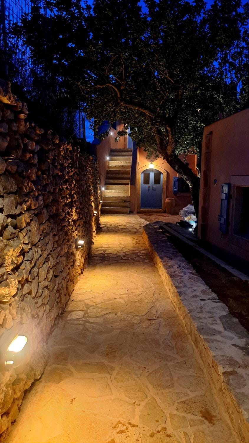 Rodamia Traditional Cottage Apartment in Islands