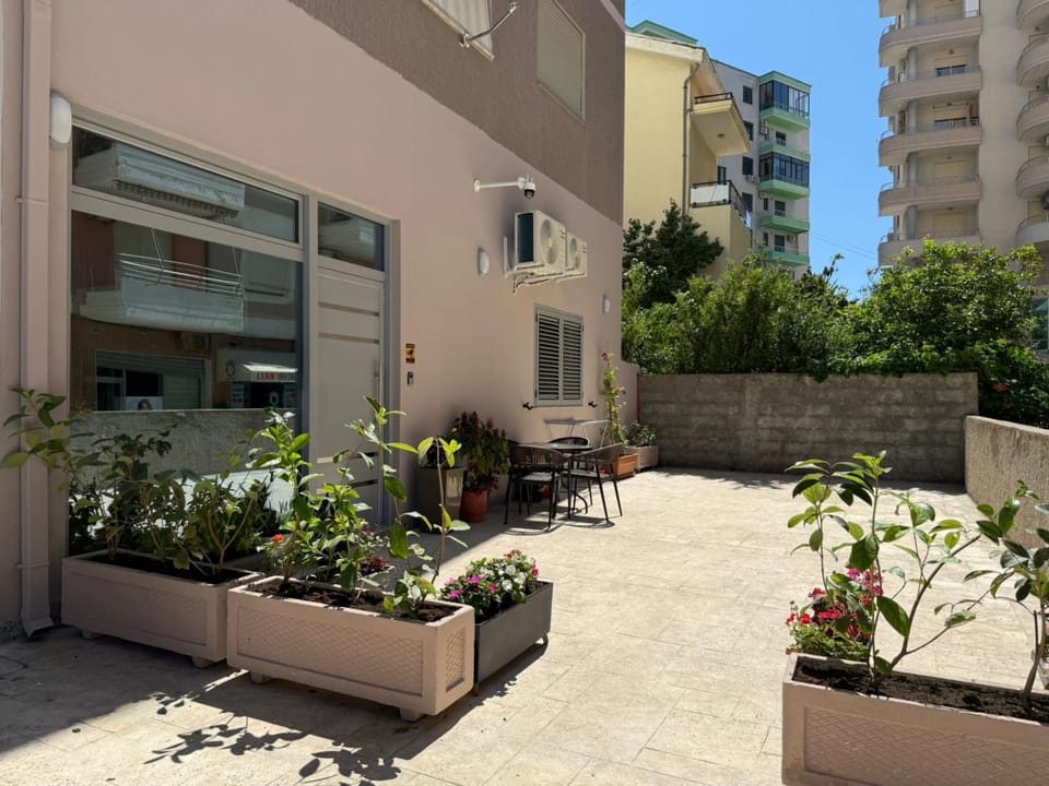 Property building, Day, Garden, Garden, Garden view