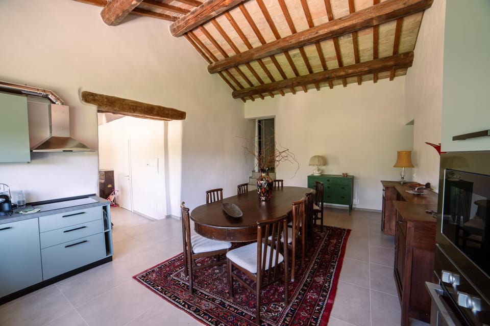 Kitchen or kitchenette, Living room, Seating area, Dining area, stove