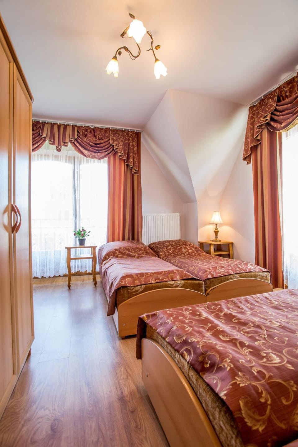 Day, Photo of the whole room