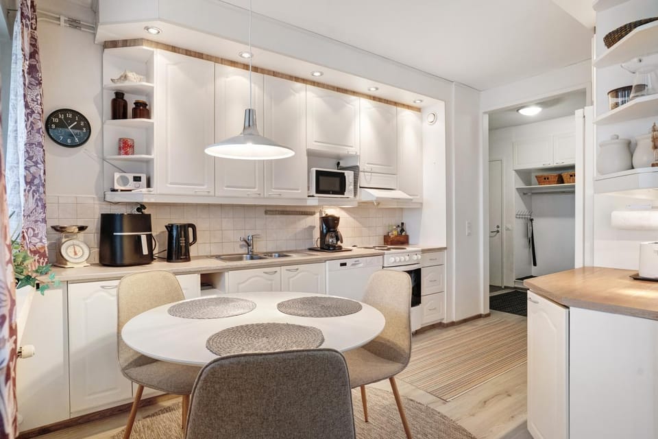 Kitchen or kitchenette, kitchen