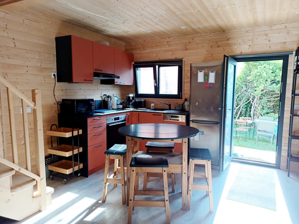 Dining area, minibar, oven, stove