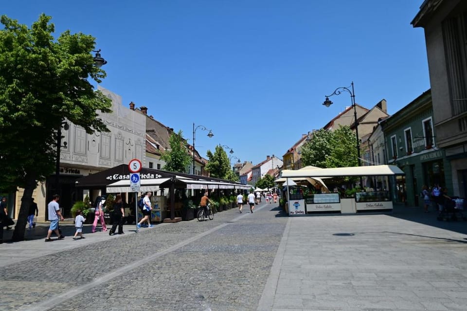 Neighbourhood, City view, Street view, Location