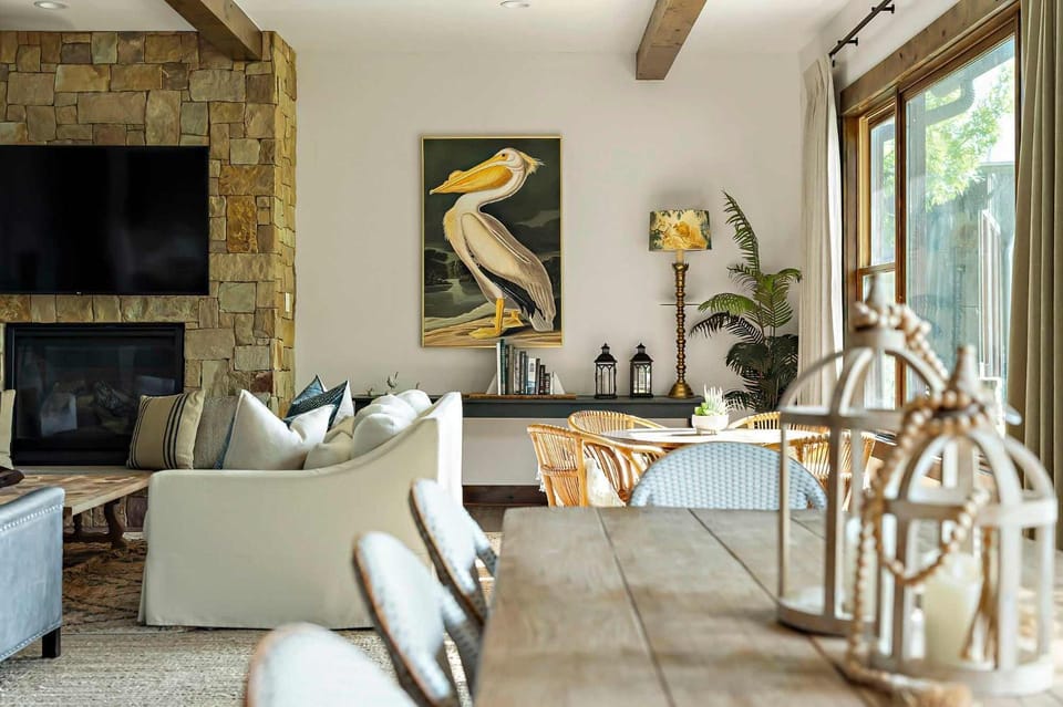 TV and multimedia, Living room, Seating area, Dining area