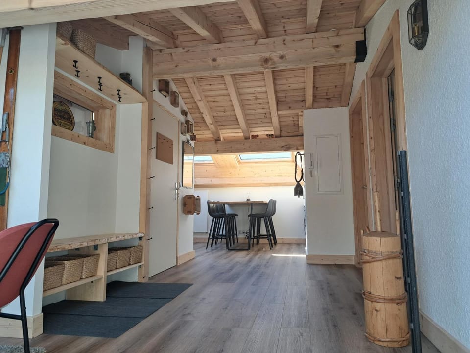 Photo of the whole room, Dining area, Food