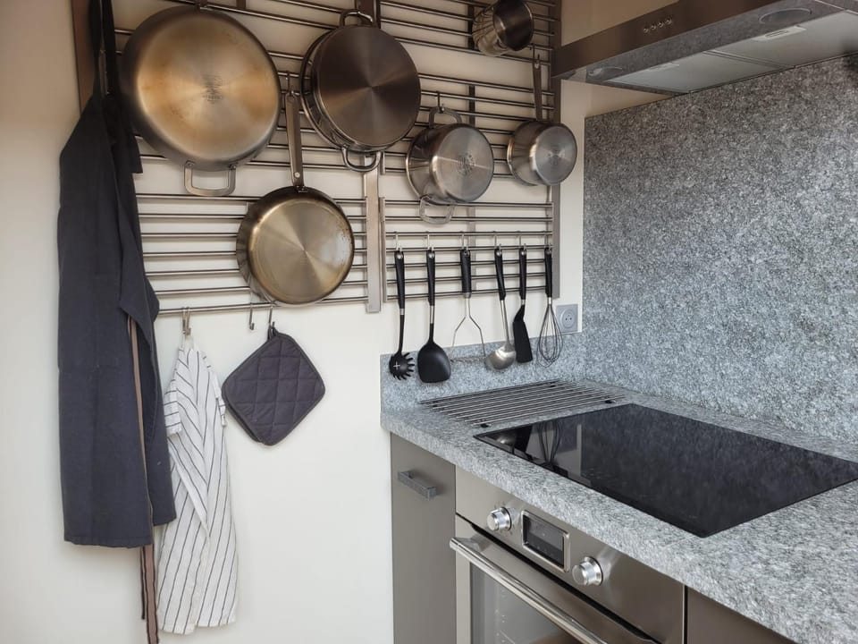 Kitchen or kitchenette, microwave, oven, stove