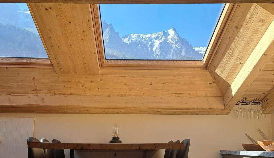 View (from property/room), Dining area, Food, Mountain view