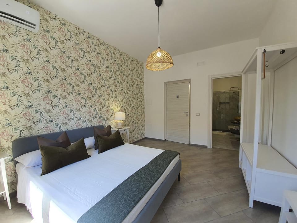 Bed, Bedroom, wardrobe, air conditioner