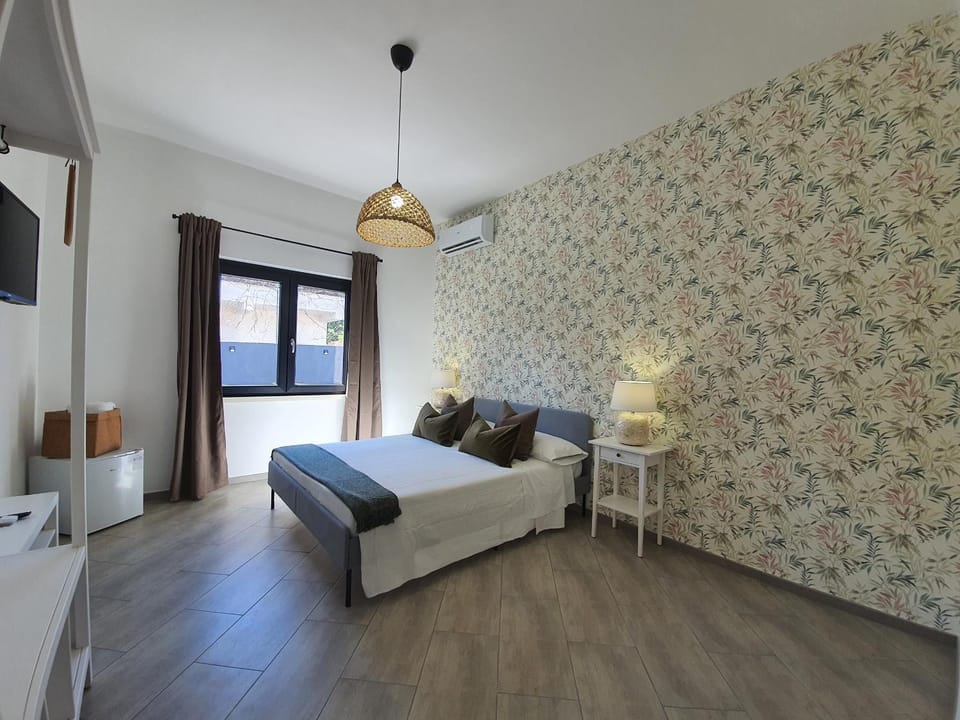 Photo of the whole room, Bedroom, air conditioner