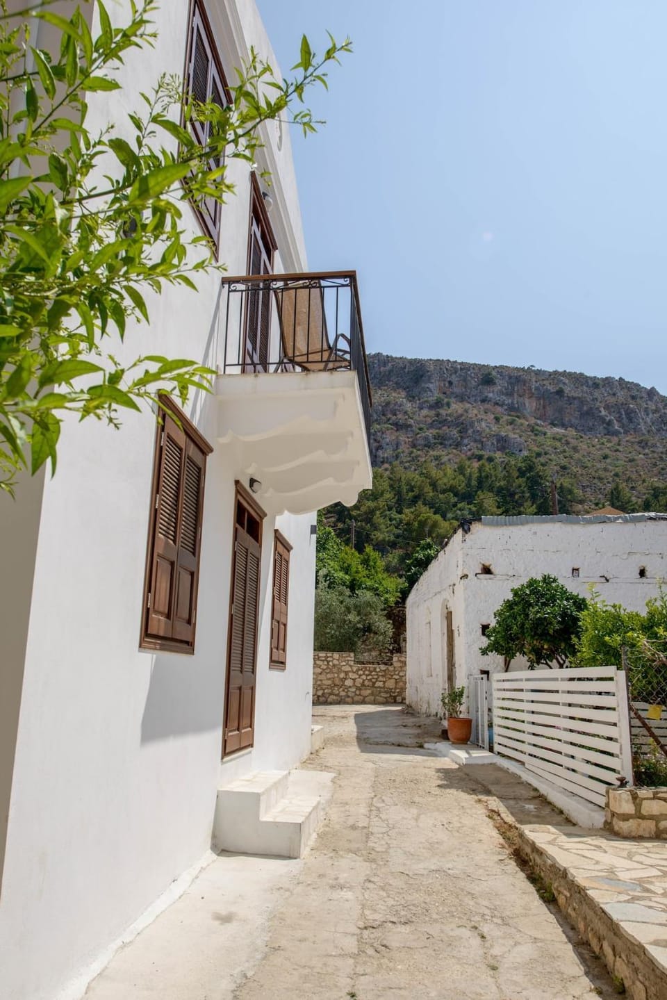 Property building, Balcony/Terrace, Mountain view
