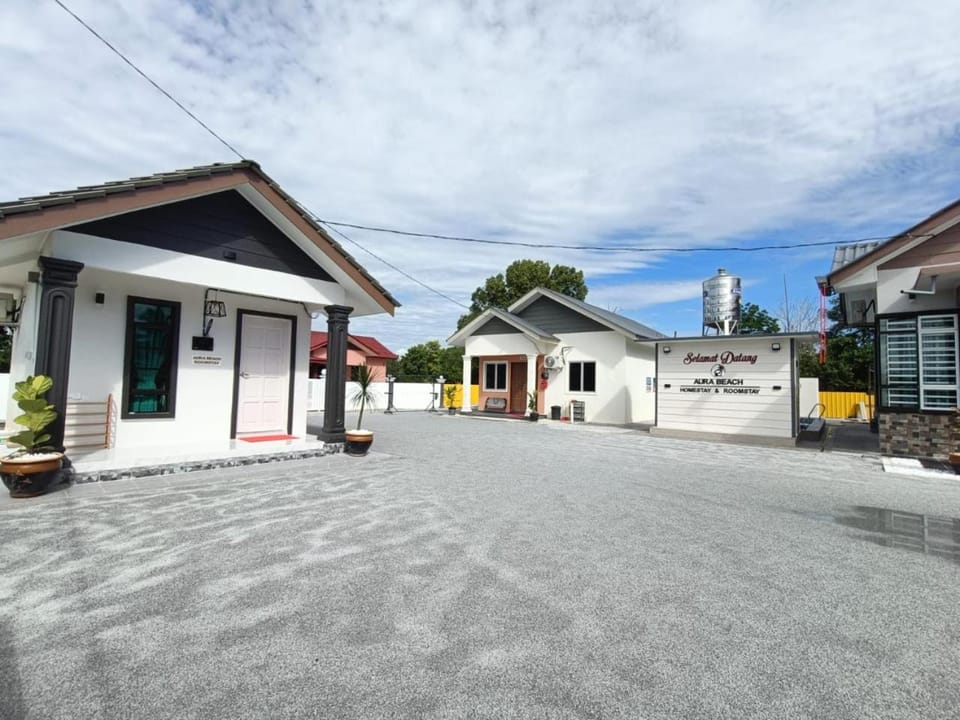 Property building, Day, Neighbourhood, Street view