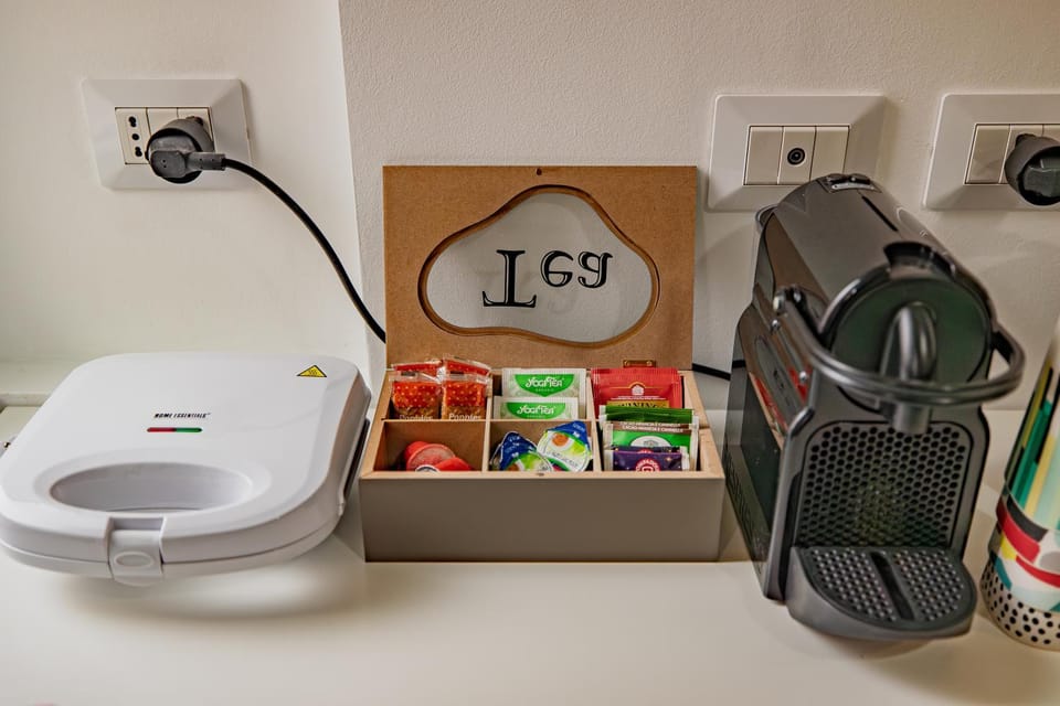 Coffee/tea facilities, toaster