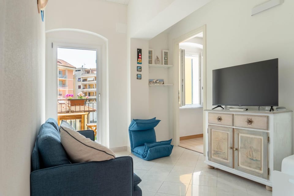 Communal lounge/ TV room, TV and multimedia, Living room, Evening entertainment