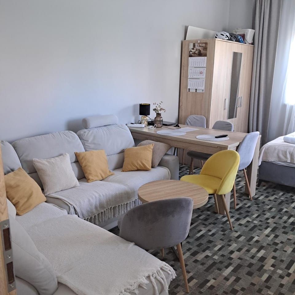 Bed, Photo of the whole room, Seating area, Bedroom, safe, wardrobe