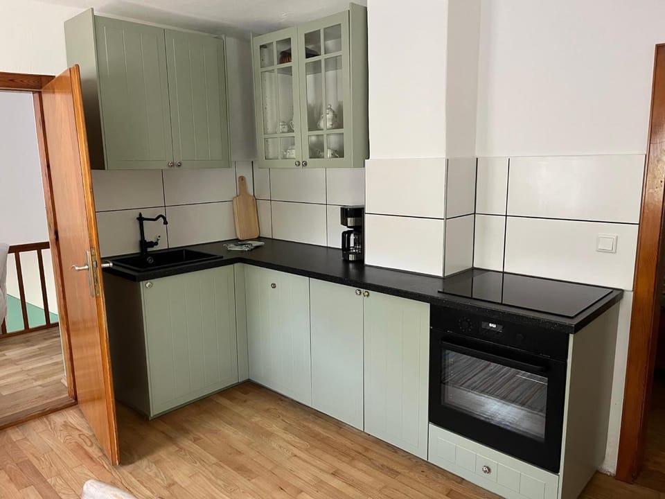 Kitchen or kitchenette, Living room