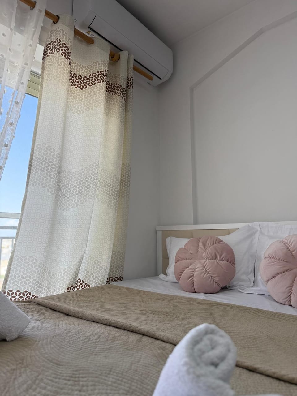 Bed, Photo of the whole room, Decorative detail, Bedroom, towels, air conditioner, air conditioner