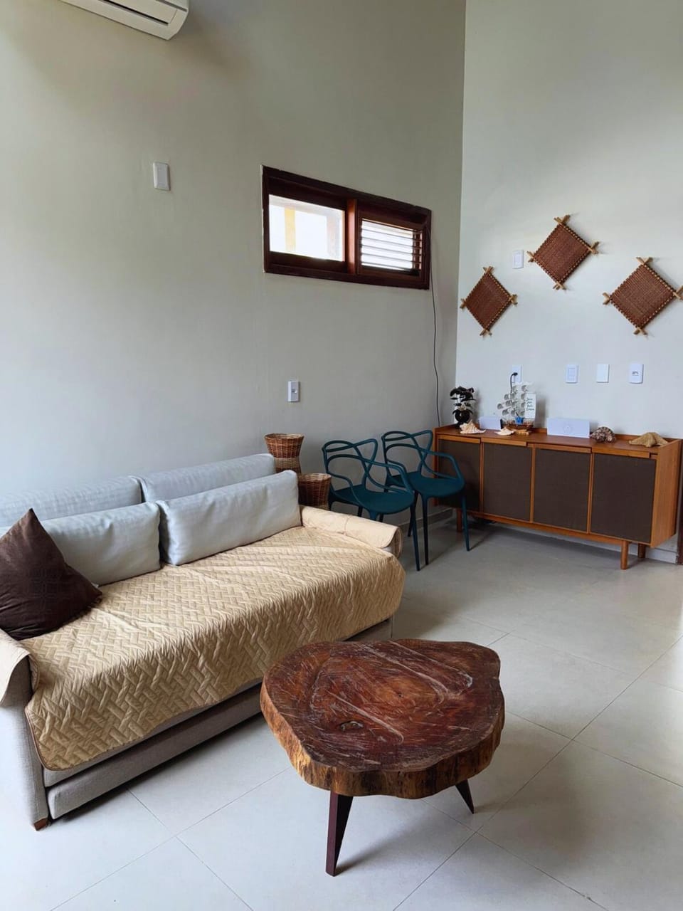 Bed, Living room, air conditioner