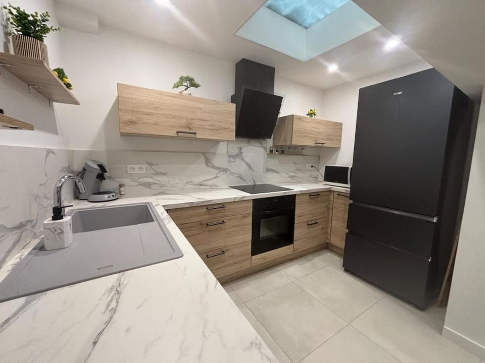 Chez Cricri, modern accommodation Apartment in Occitanie