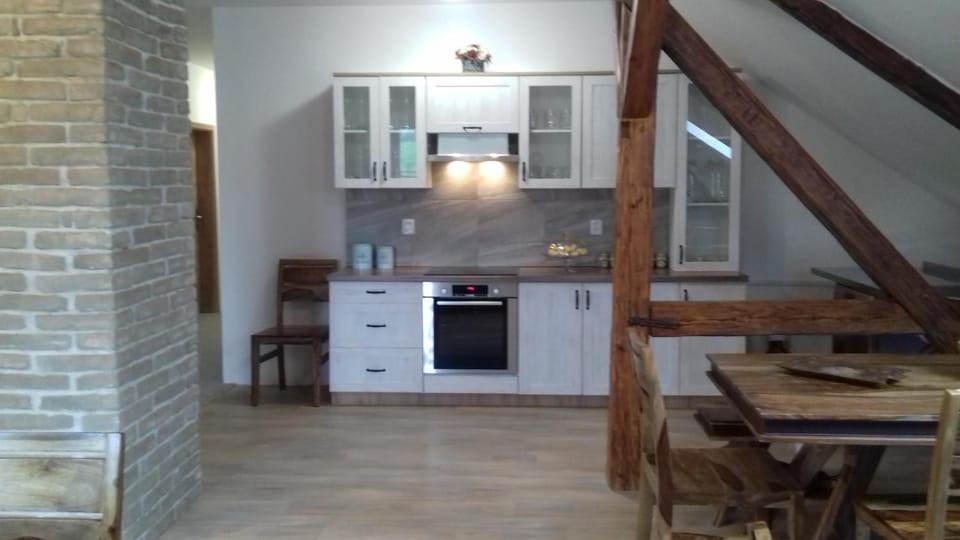 Kitchen or kitchenette, Kitchen or kitchenette, Dining area, stove