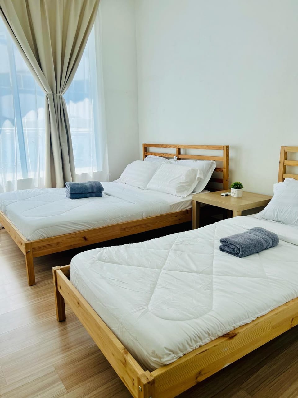 Photo of the whole room, Bedroom, towels
