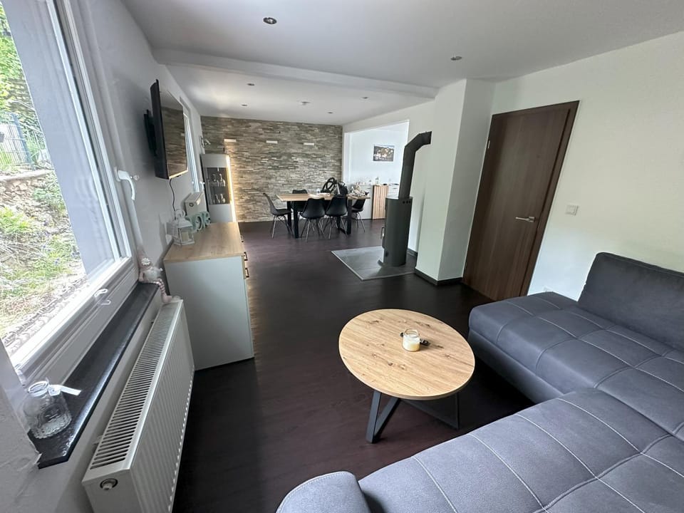 Communal lounge/ TV room, TV and multimedia, Living room, Seating area, Dining area