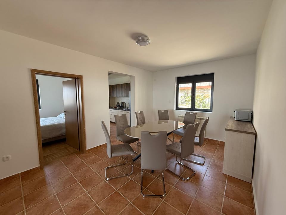 Kitchen or kitchenette, dishwasher, oven, stove