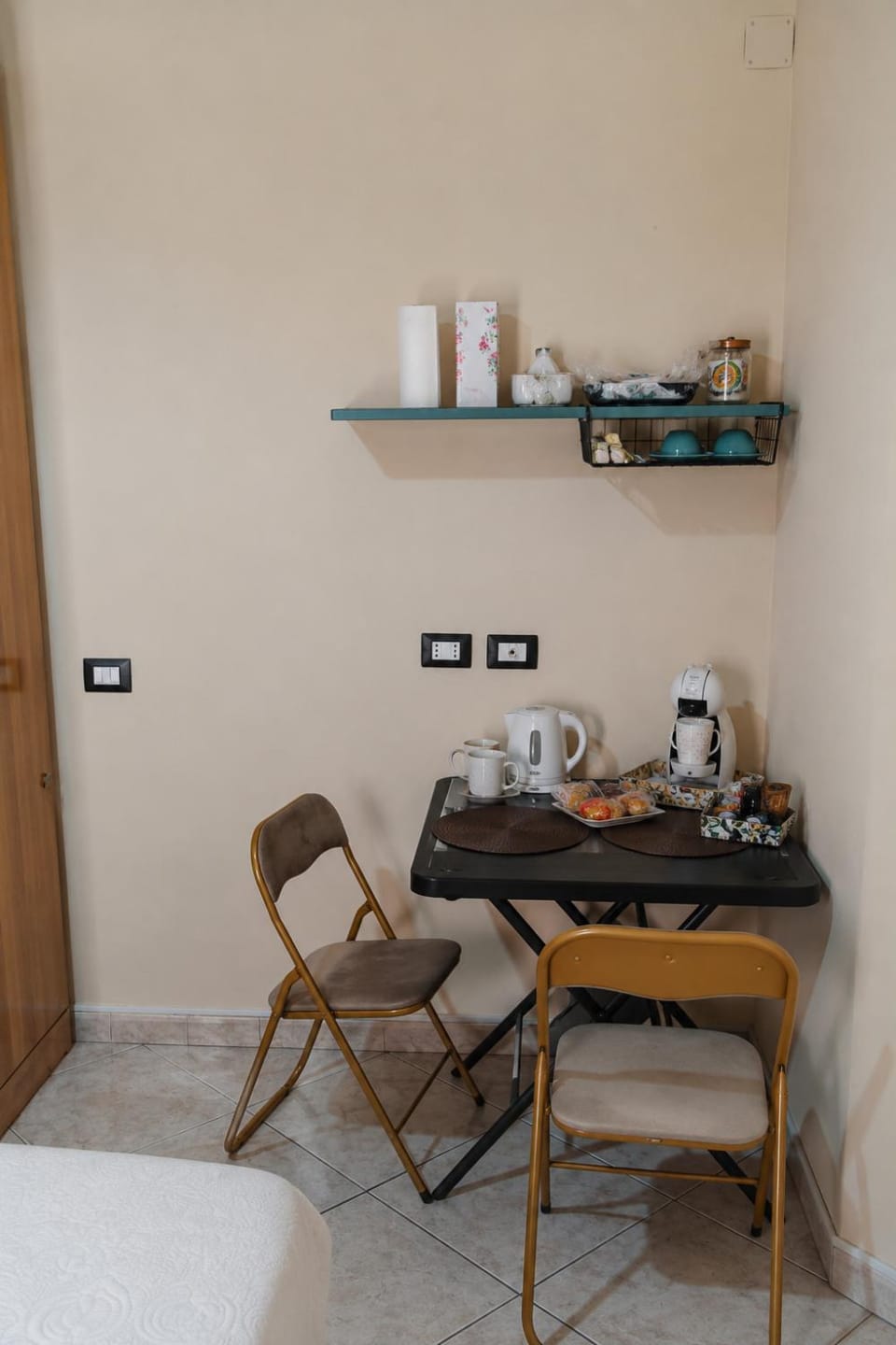 Dining area, Bedroom, Food