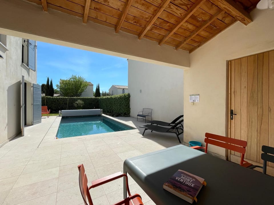 Property building, Balcony/Terrace, Swimming pool