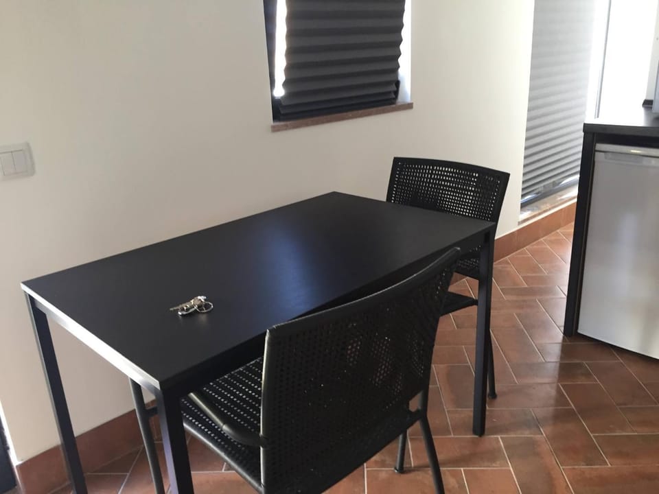 Kitchen or kitchenette, Seating area, Dining area