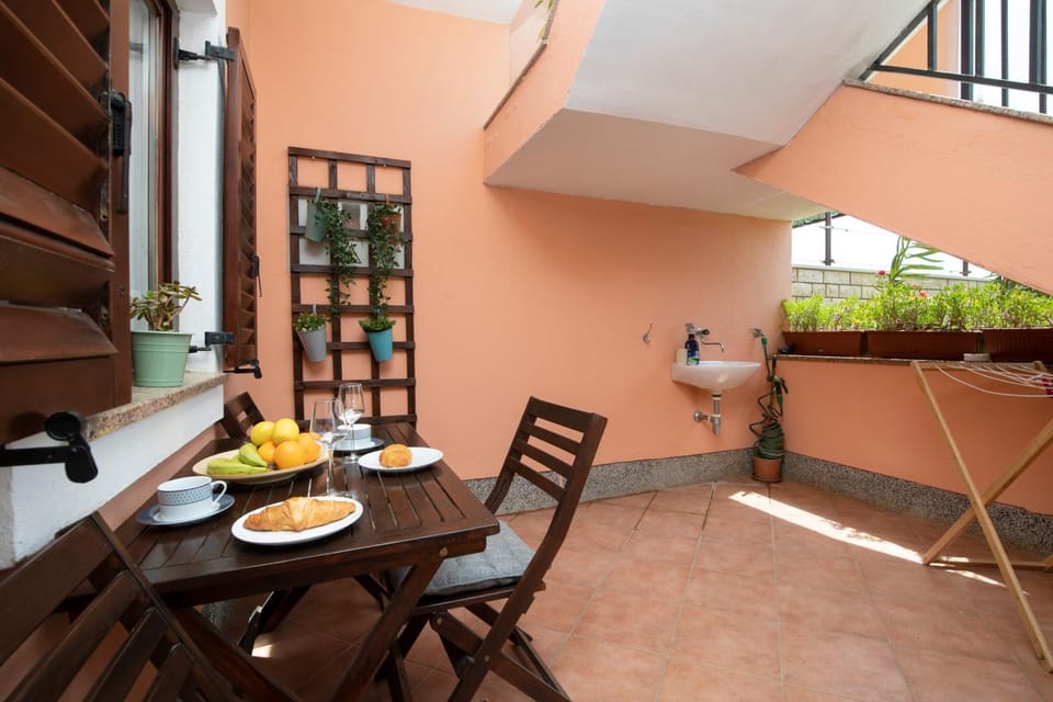 Patio, Seating area