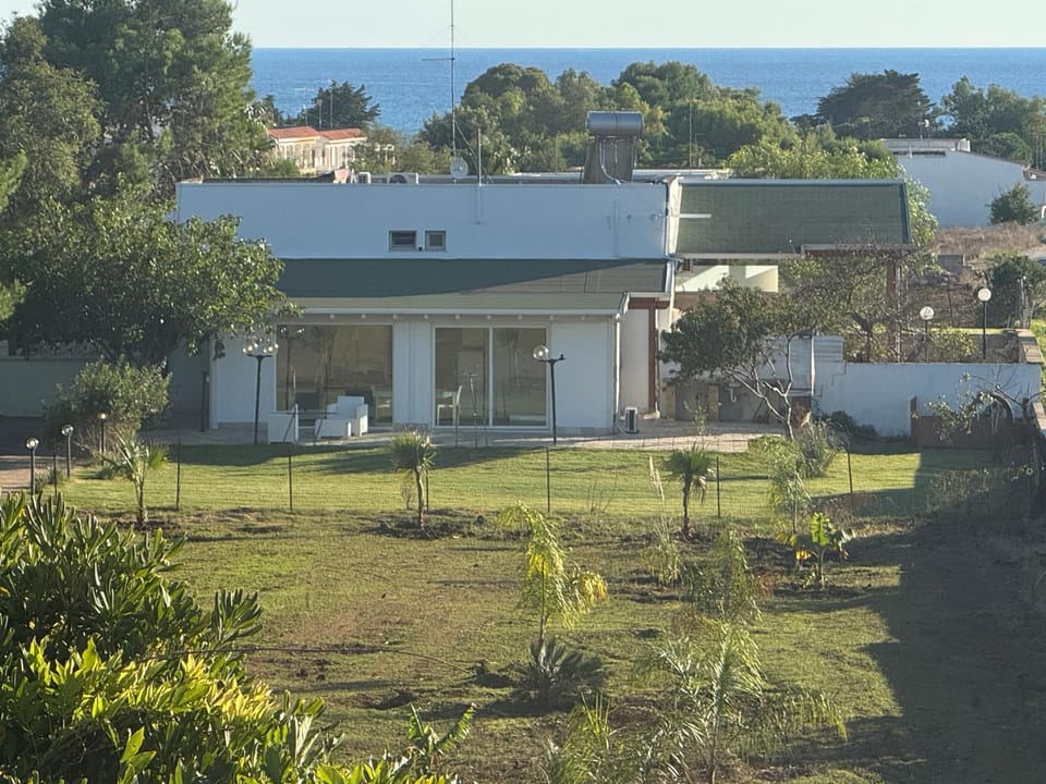 Villa Oronzo Bed and Breakfast in Torre Lapillo